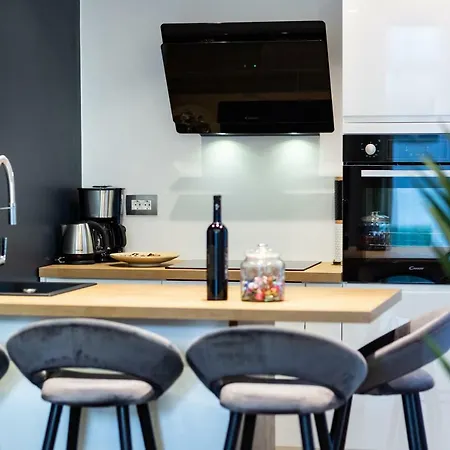 Downtown Marcius Luxury With Jacuzzi & Sauna