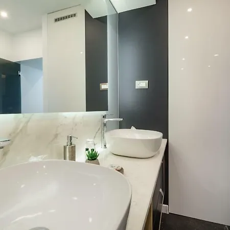 Downtown Marcius Luxury With Jacuzzi & Sauna *