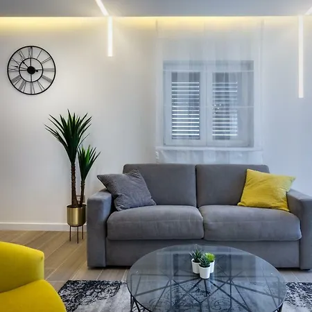 Downtown Marcius Luxury With Jacuzzi & Sauna * זאדאר