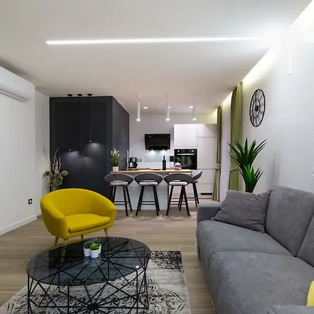 Downtown Marcius Luxury With Jacuzzi & Sauna * זאדאר