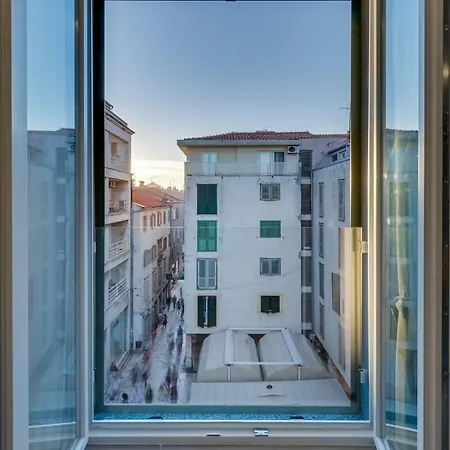 Downtown Marcius Luxury With Jacuzzi & Sauna Apartment