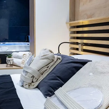 דירה Downtown Marcius Luxury With Jacuzzi & Sauna זאדאר