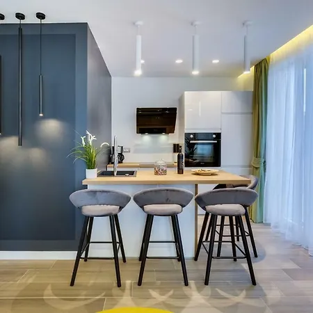 Downtown Marcius Luxury With Jacuzzi & Sauna זאדאר