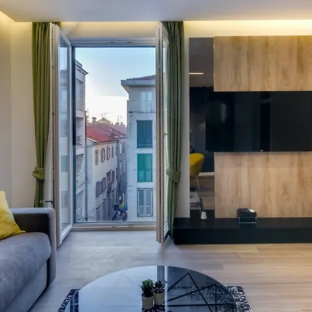 Downtown Marcius Luxury With Jacuzzi & Sauna * זאדאר
