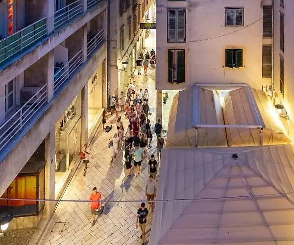 Apartman Downtown Marcius Luxury With Jacuzzi & Sauna