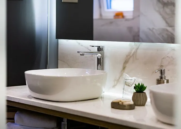 Downtown Marcius Luxury With Jacuzzi & Sauna *