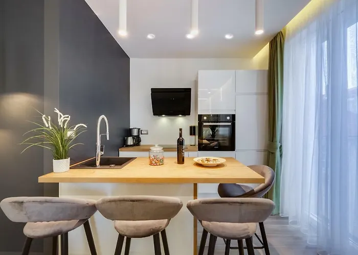 Apartman Downtown Marcius Luxury With Jacuzzi & Sauna *